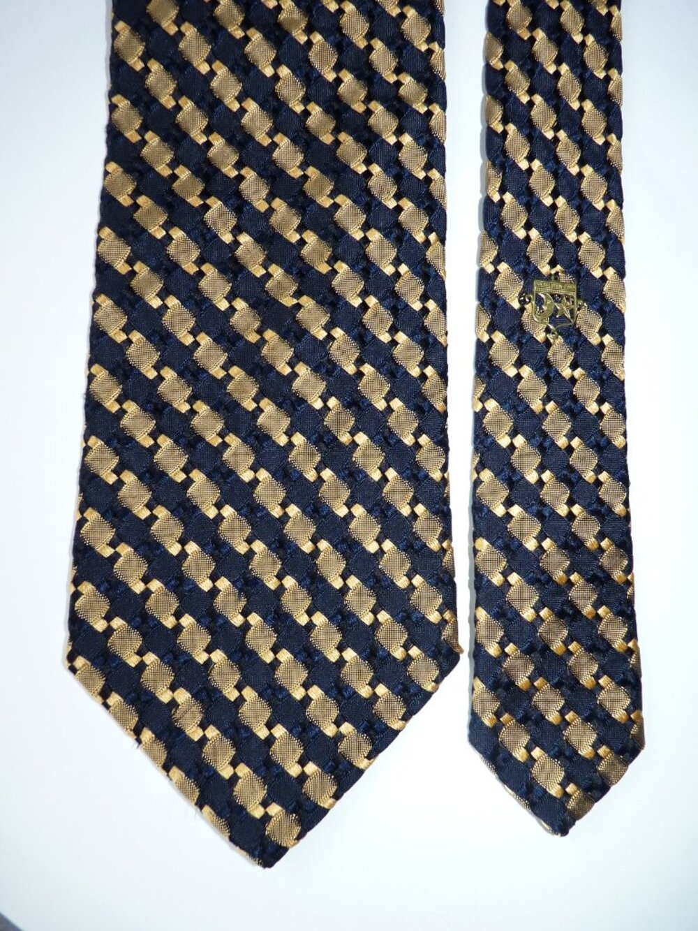 Kieselstein-Kord black gold textured silk tie